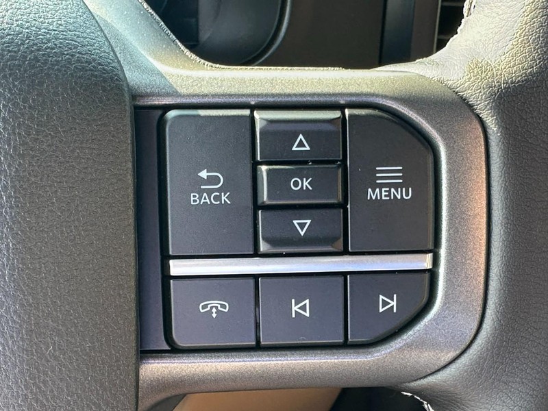 Ford Super Duty F-350 SRW Vehicle Full-screen Gallery Image 15