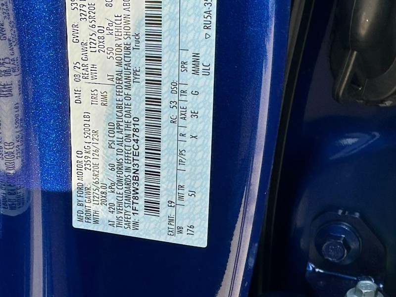 Ford Super Duty F-350 SRW Vehicle Full-screen Gallery Image 18