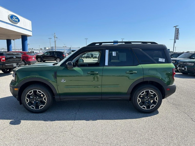 Ford Bronco Sport Vehicle Full-screen Gallery Image 2