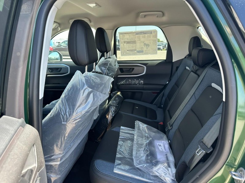 Ford Bronco Sport Vehicle Full-screen Gallery Image 4