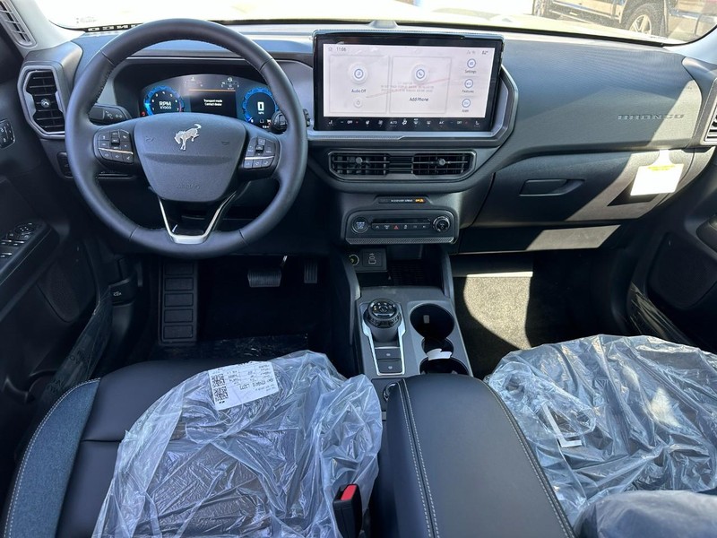 Ford Bronco Sport Vehicle Full-screen Gallery Image 5