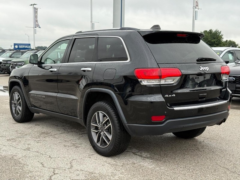 Jeep Grand Cherokee Vehicle Full-screen Gallery Image 3