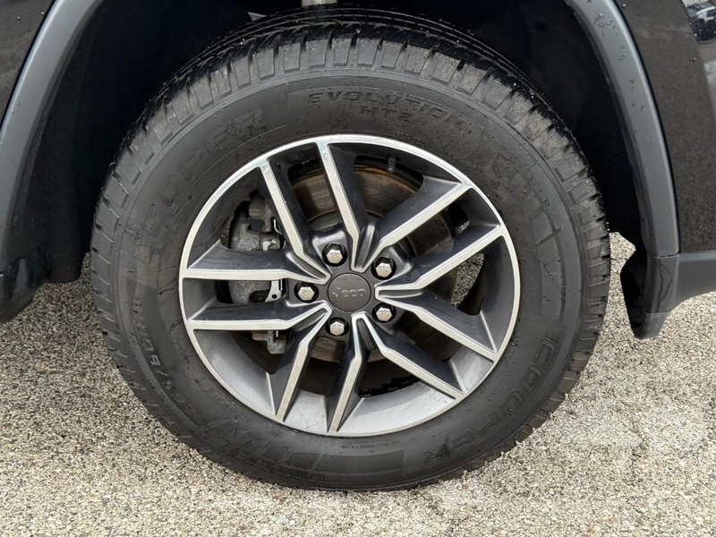 Jeep Grand Cherokee Vehicle Full-screen Gallery Image 7