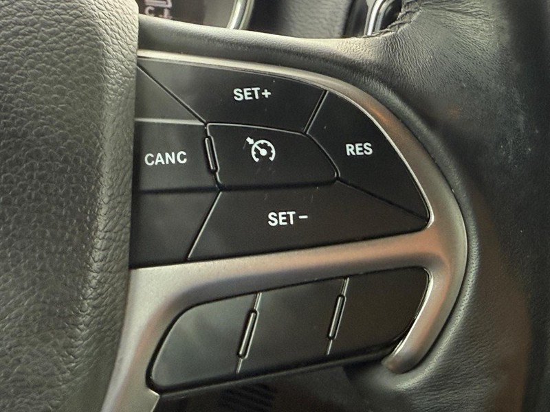 Jeep Grand Cherokee Vehicle Full-screen Gallery Image 14