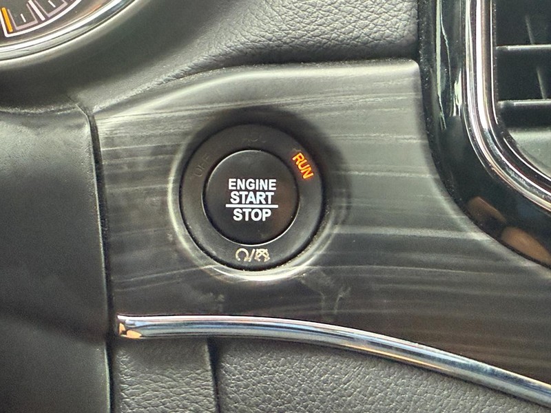 Jeep Grand Cherokee Vehicle Full-screen Gallery Image 15