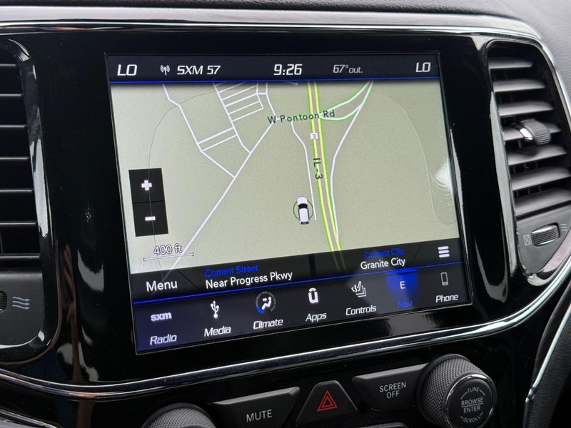 Jeep Grand Cherokee Vehicle Full-screen Gallery Image 16