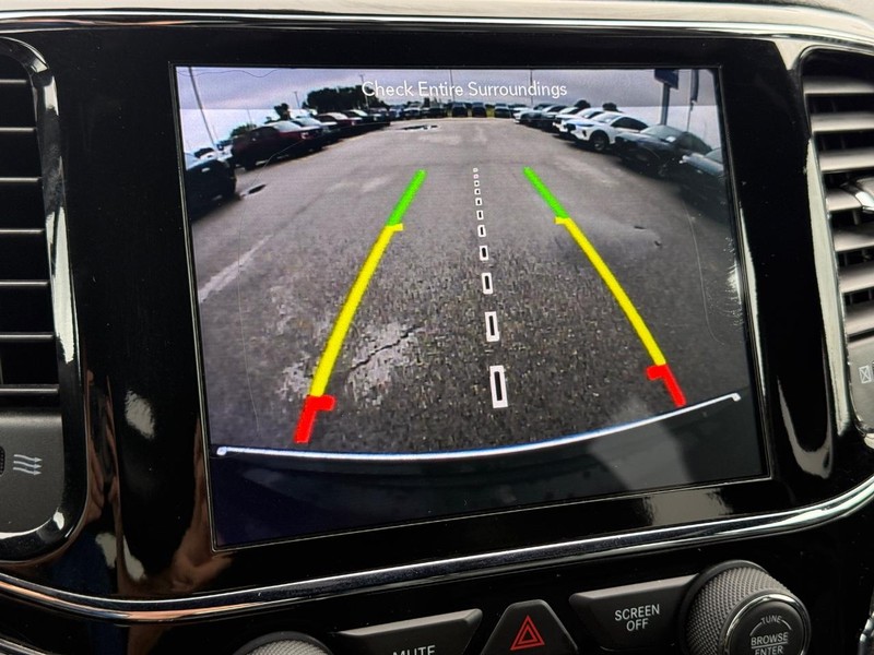 Jeep Grand Cherokee Vehicle Full-screen Gallery Image 17