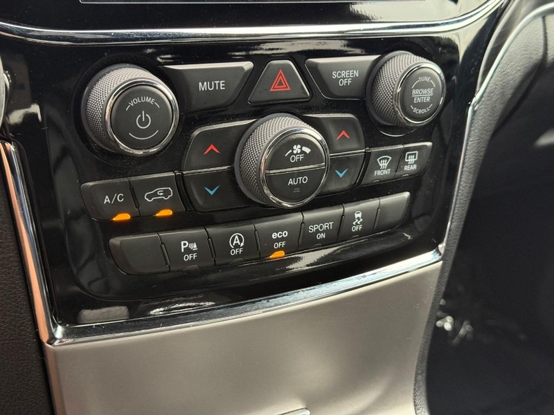 Jeep Grand Cherokee Vehicle Full-screen Gallery Image 19