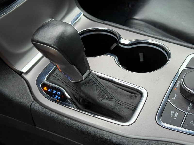 Jeep Grand Cherokee Vehicle Full-screen Gallery Image 20