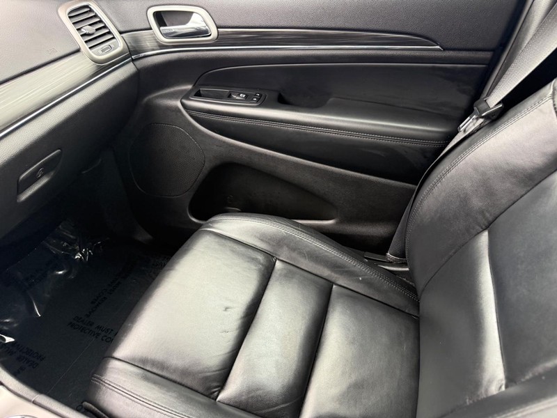 Jeep Grand Cherokee Vehicle Full-screen Gallery Image 22