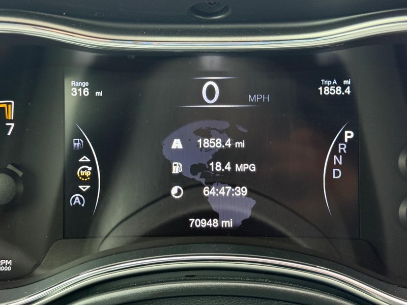 Jeep Grand Cherokee Vehicle Full-screen Gallery Image 23