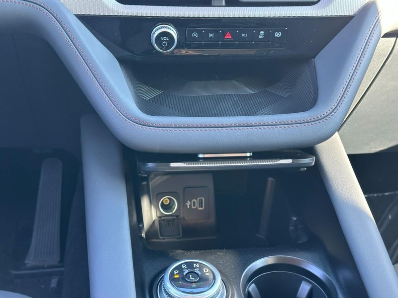 Ford Explorer Vehicle Full-screen Gallery Image 9