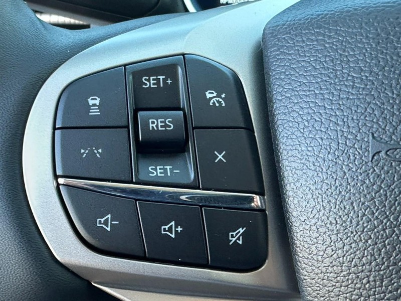 Ford Explorer Vehicle Full-screen Gallery Image 12