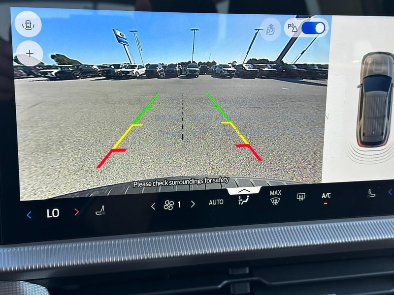 Ford Explorer Vehicle Full-screen Gallery Image 15