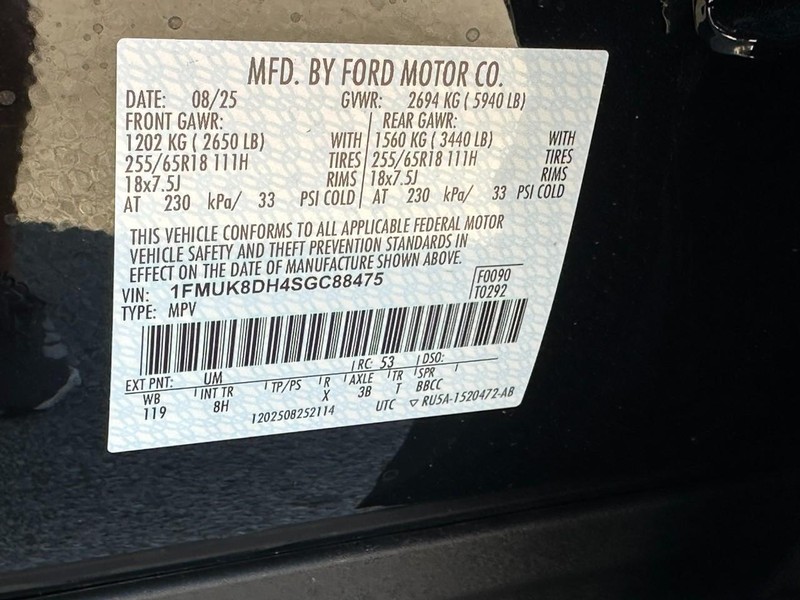 Ford Explorer Vehicle Full-screen Gallery Image 16