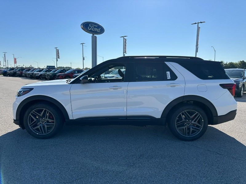 Ford Explorer Vehicle Full-screen Gallery Image 2