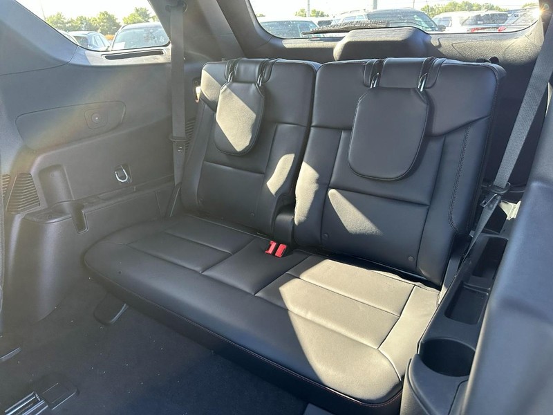 Ford Explorer Vehicle Full-screen Gallery Image 4