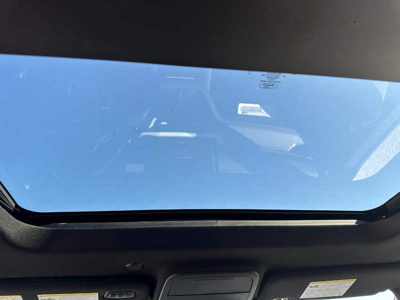 Ford Explorer Vehicle Full-screen Gallery Image 7