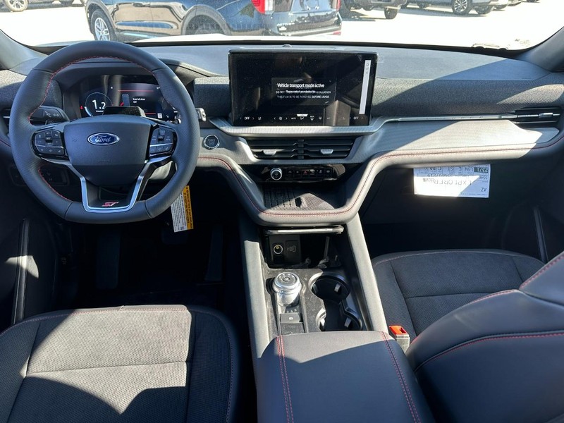 Ford Explorer Vehicle Full-screen Gallery Image 8