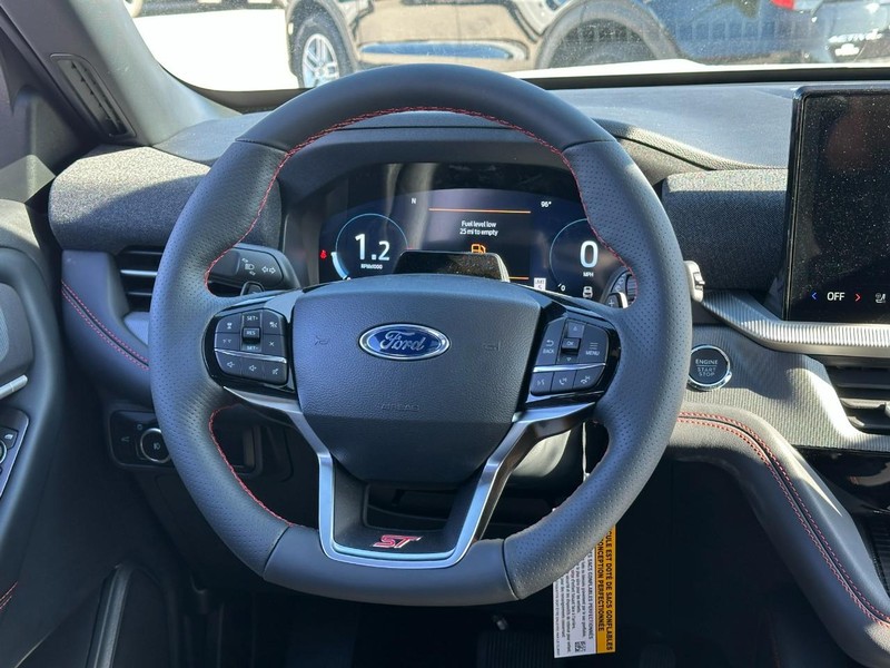 Ford Explorer Vehicle Full-screen Gallery Image 9