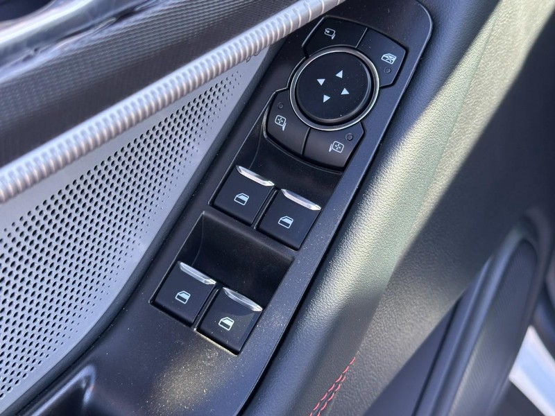 Ford Explorer Vehicle Full-screen Gallery Image 12