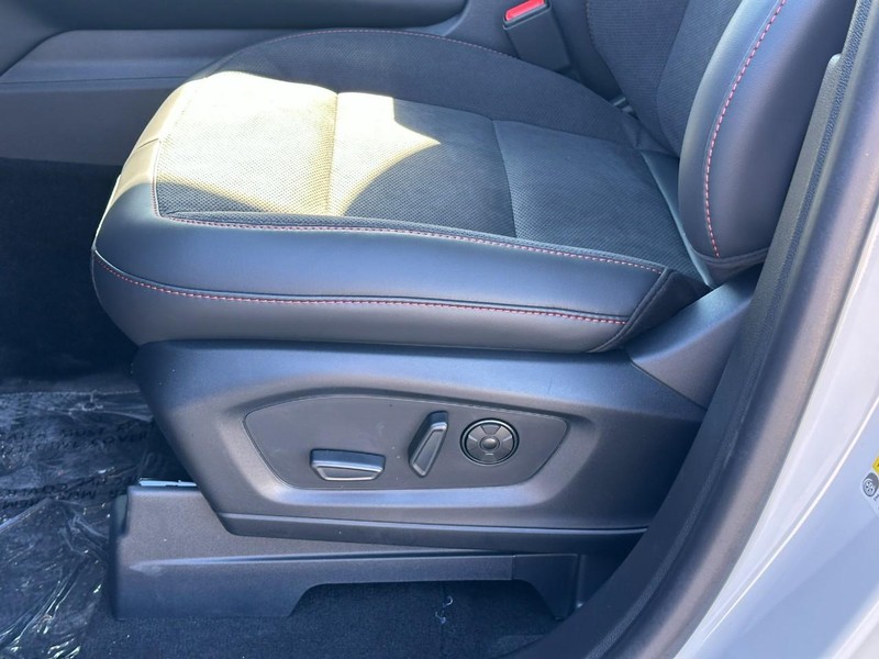 Ford Explorer Vehicle Full-screen Gallery Image 14