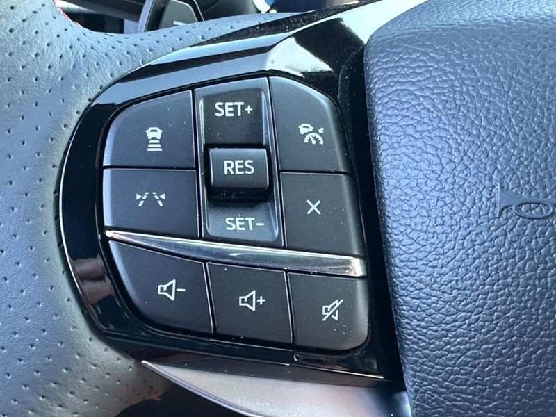 Ford Explorer Vehicle Full-screen Gallery Image 15