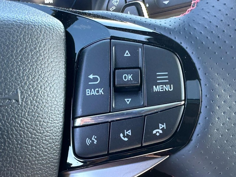 Ford Explorer Vehicle Full-screen Gallery Image 16