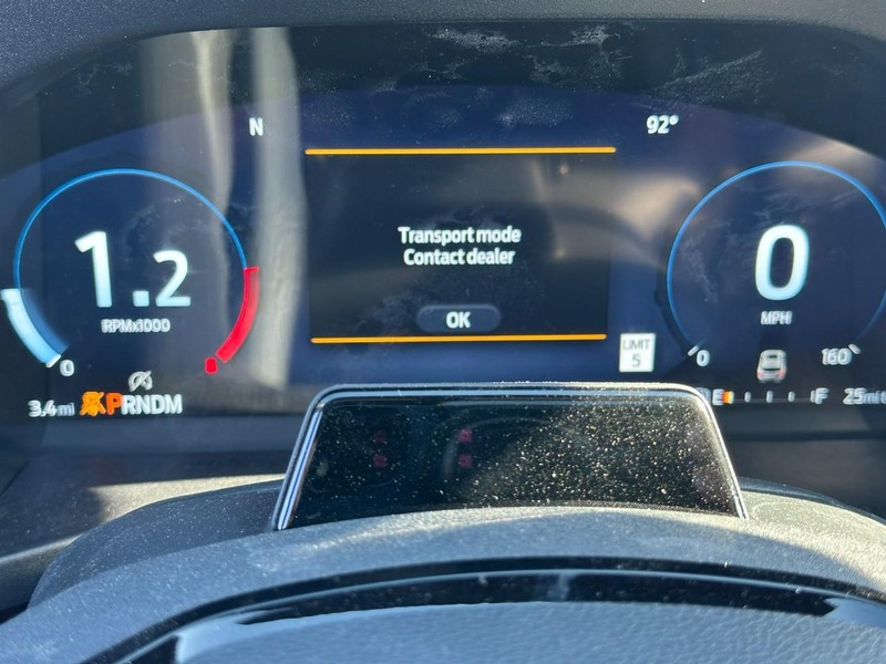 Ford Explorer Vehicle Full-screen Gallery Image 17