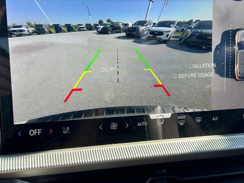 Ford Explorer Vehicle Full-screen Gallery Image 18