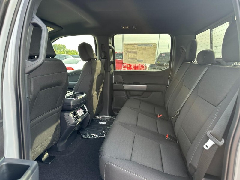 Ford F-150 Vehicle Full-screen Gallery Image 4