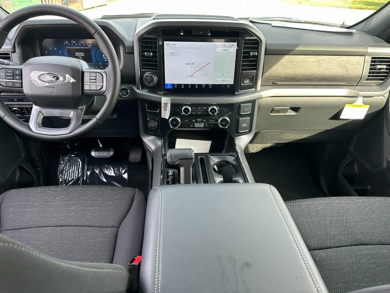 Ford F-150 Vehicle Full-screen Gallery Image 5