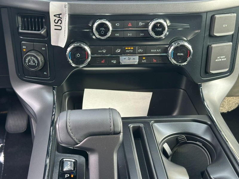 Ford F-150 Vehicle Full-screen Gallery Image 8