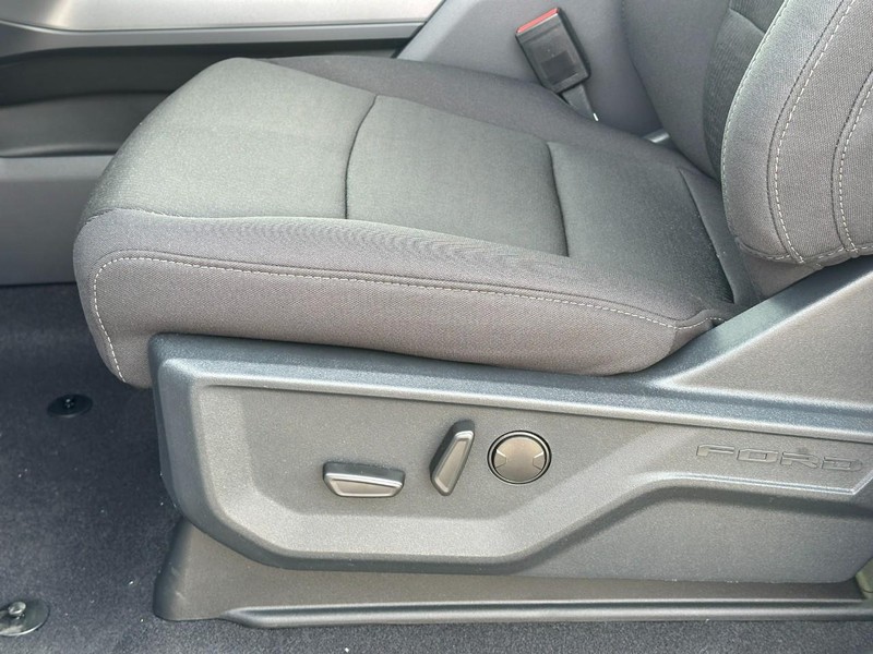 Ford F-150 Vehicle Full-screen Gallery Image 10