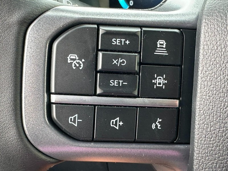 Ford F-150 Vehicle Full-screen Gallery Image 11