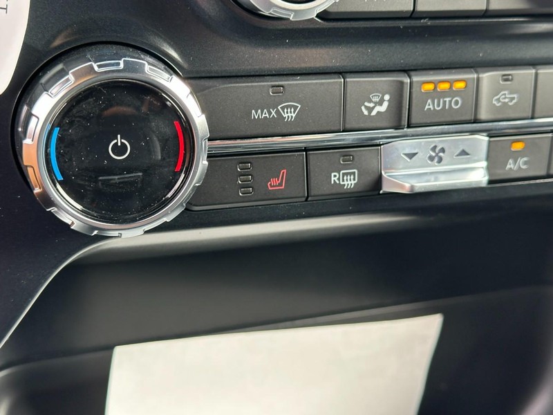 Ford F-150 Vehicle Full-screen Gallery Image 14