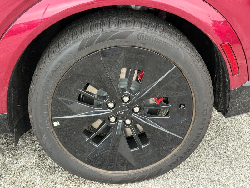 Ford Mustang Mach-E Vehicle Full-screen Gallery Image 4