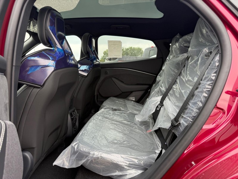 Ford Mustang Mach-E Vehicle Full-screen Gallery Image 5