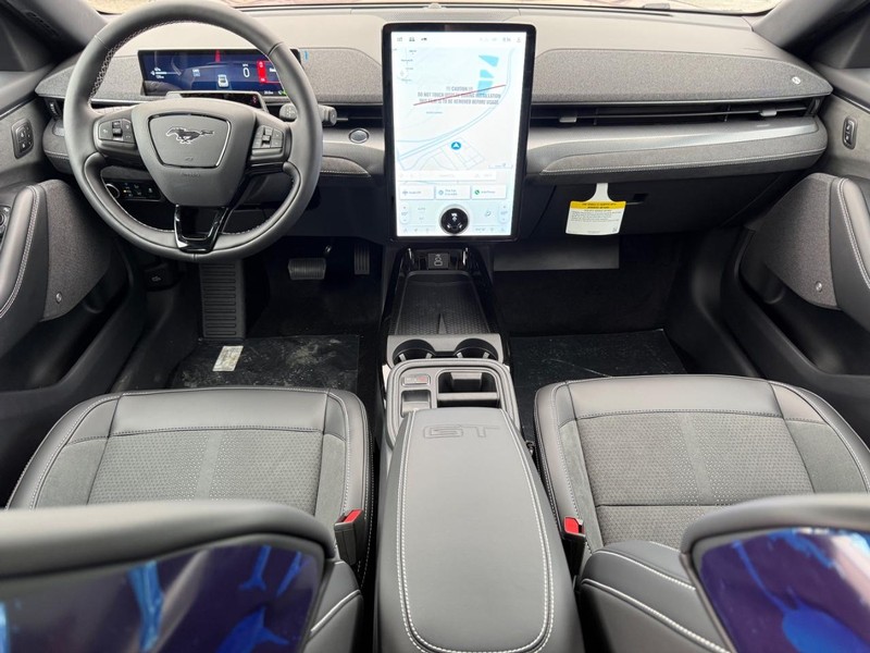 Ford Mustang Mach-E Vehicle Full-screen Gallery Image 7