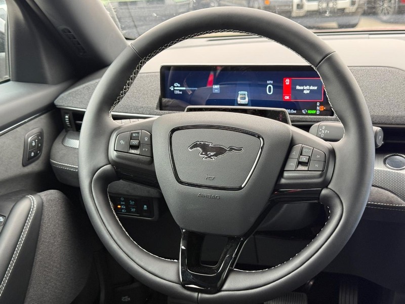 Ford Mustang Mach-E Vehicle Full-screen Gallery Image 8