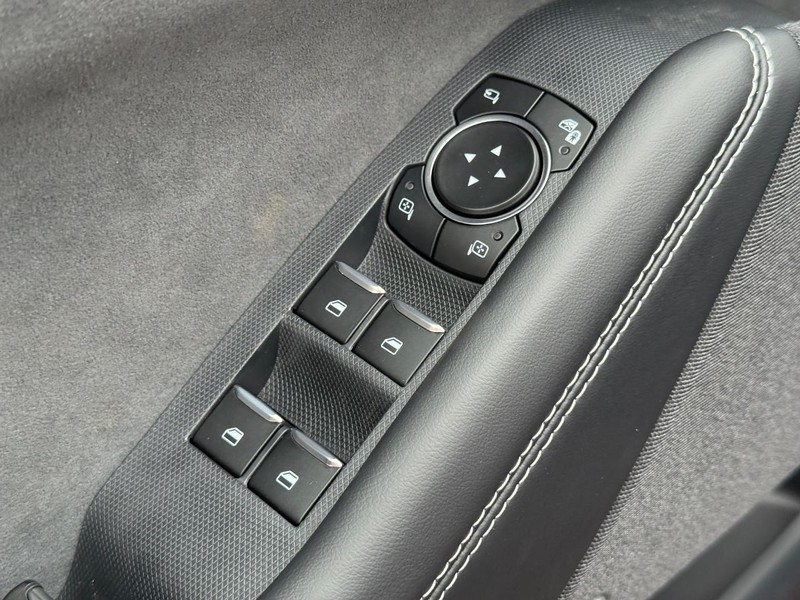 Ford Mustang Mach-E Vehicle Full-screen Gallery Image 18