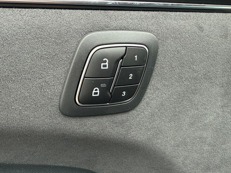 Ford Mustang Mach-E Vehicle Full-screen Gallery Image 19