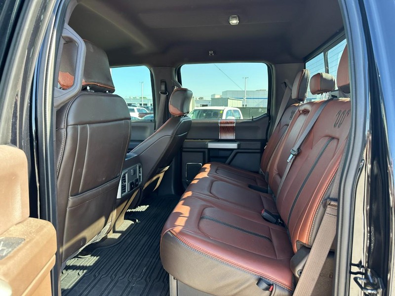 Ford Super Duty F-250 SRW Vehicle Full-screen Gallery Image 10