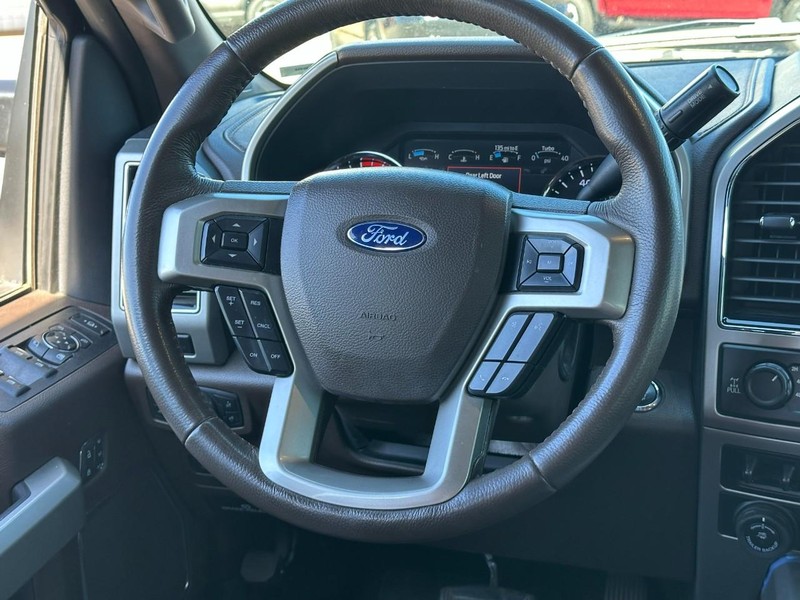 Ford Super Duty F-250 SRW Vehicle Full-screen Gallery Image 12