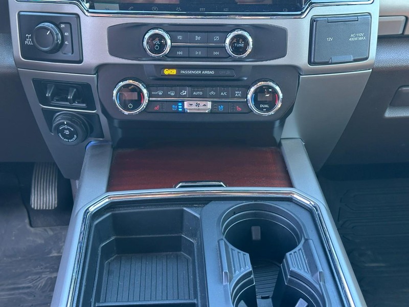 Ford Super Duty F-250 SRW Vehicle Full-screen Gallery Image 14
