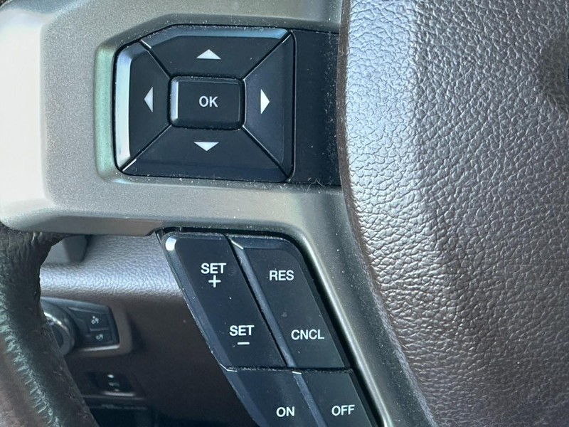 Ford Super Duty F-250 SRW Vehicle Full-screen Gallery Image 19