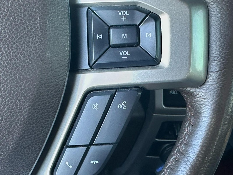 Ford Super Duty F-250 SRW Vehicle Full-screen Gallery Image 20