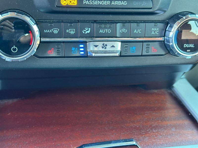 Ford Super Duty F-250 SRW Vehicle Full-screen Gallery Image 23