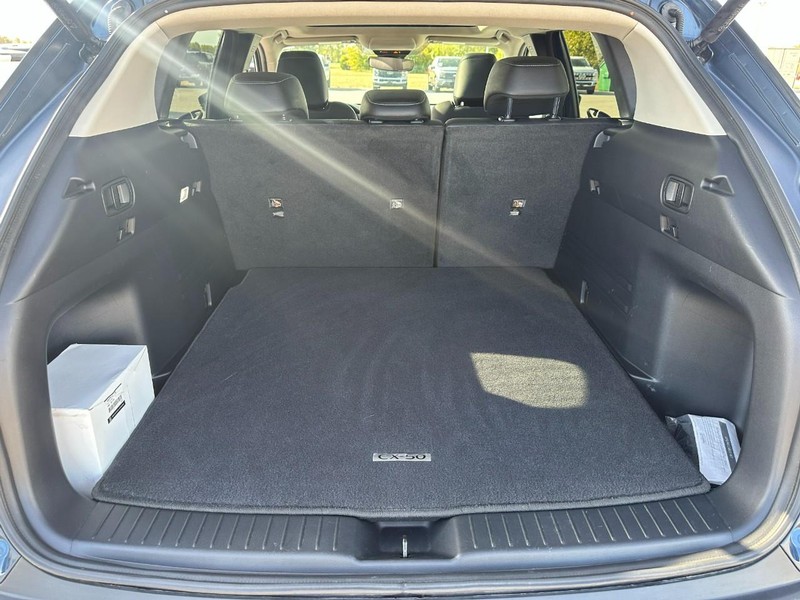 Mazda CX-50 Vehicle Full-screen Gallery Image 5