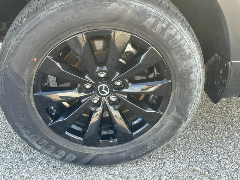 Mazda CX-50 Vehicle Full-screen Gallery Image 6